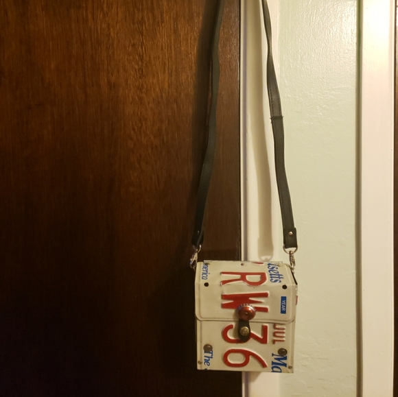 Little Earth License Plate Massachusetts "Spirit of America" Crossbody Purse - Picture 8 of 8